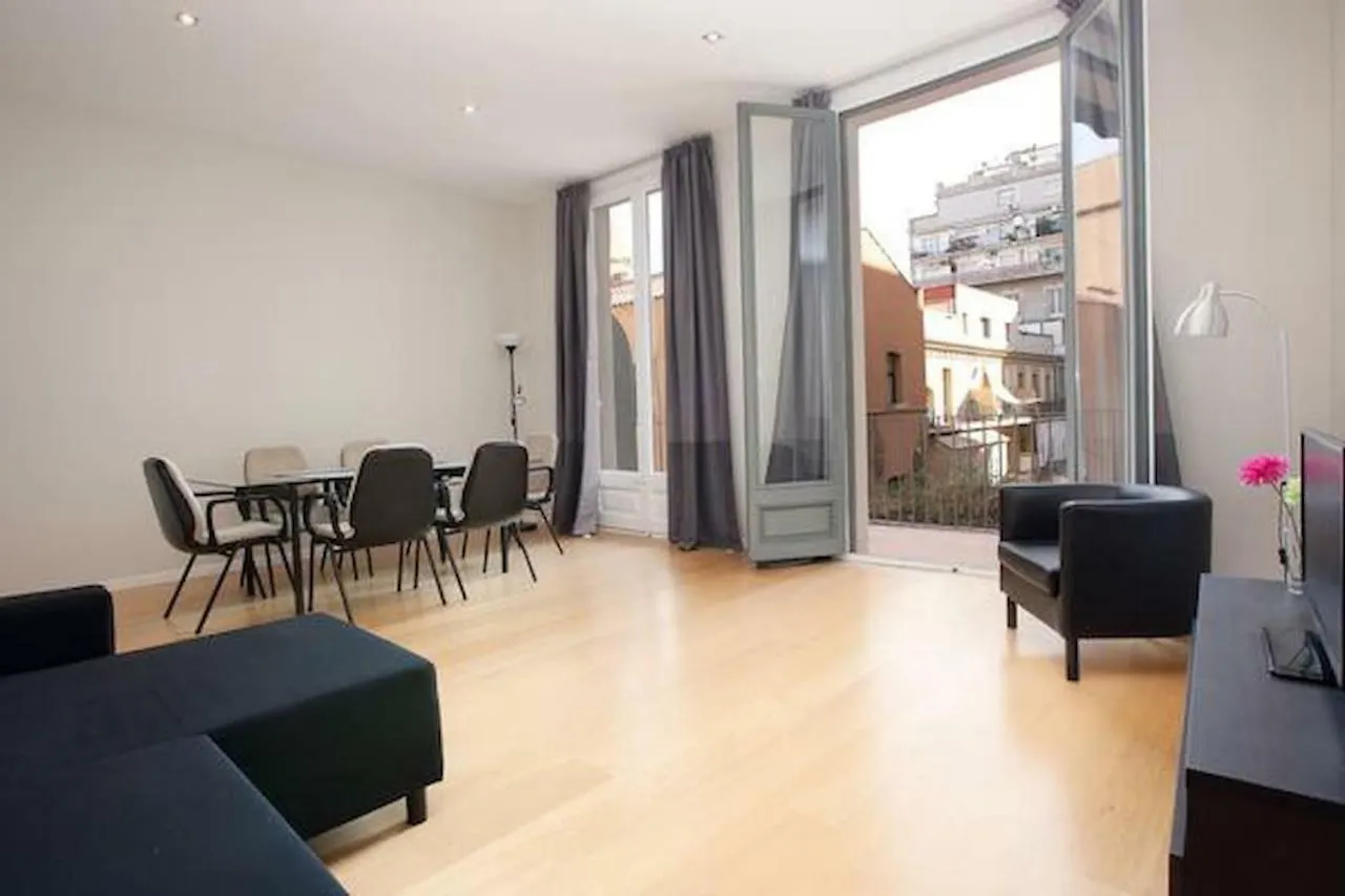 Апартаменты Modern Quiet Flat With A Large Balcony Барселона